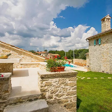 Agra Holiday home Pula